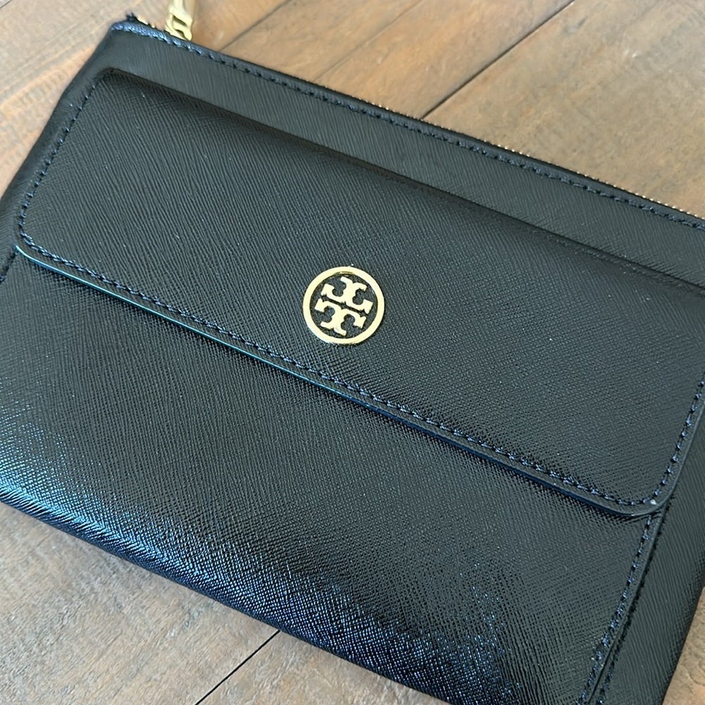Classy & Simple Tory Burch Black Clutch with Zipper Closure, Gold Hardware, Logo